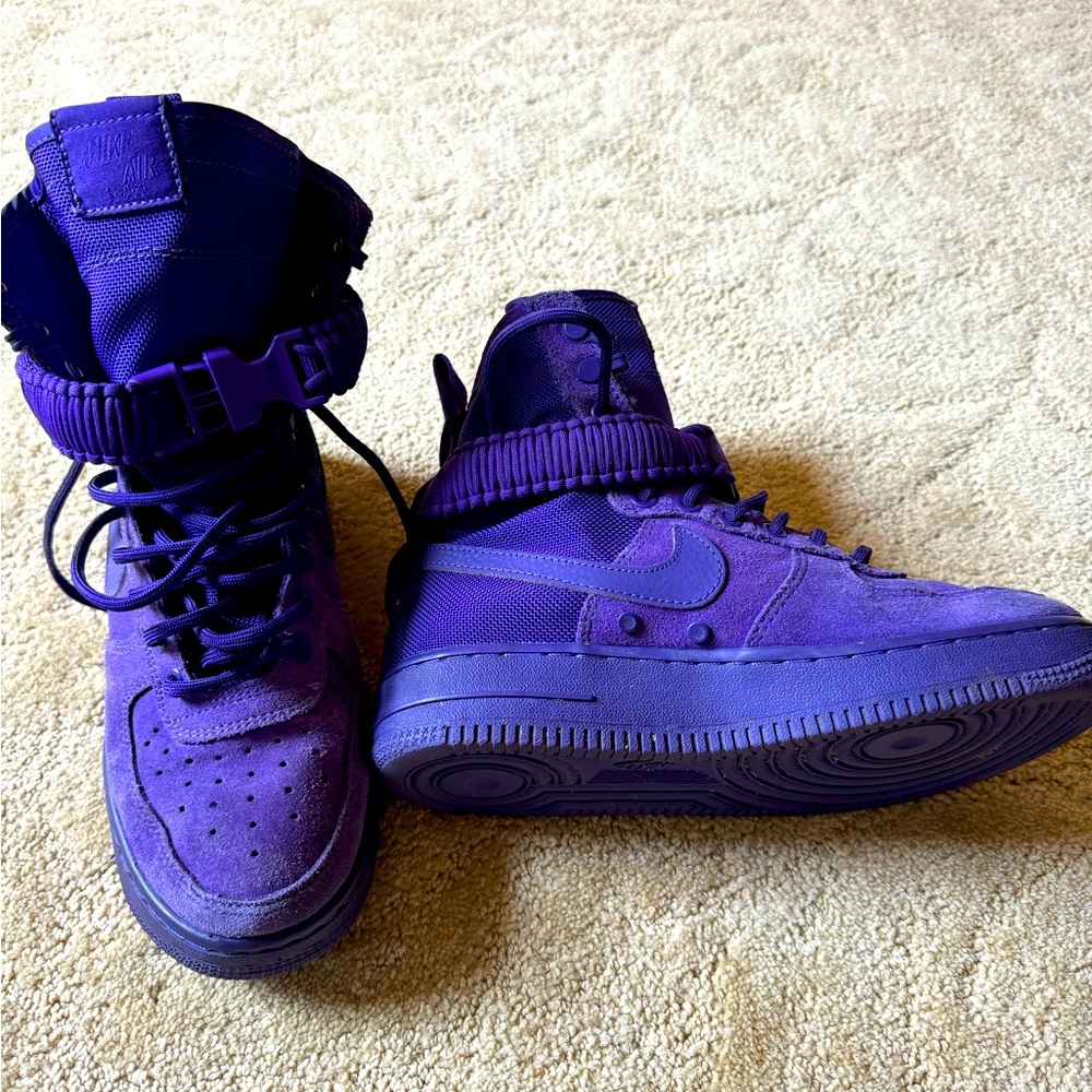 NIKE AIR FORCE 1